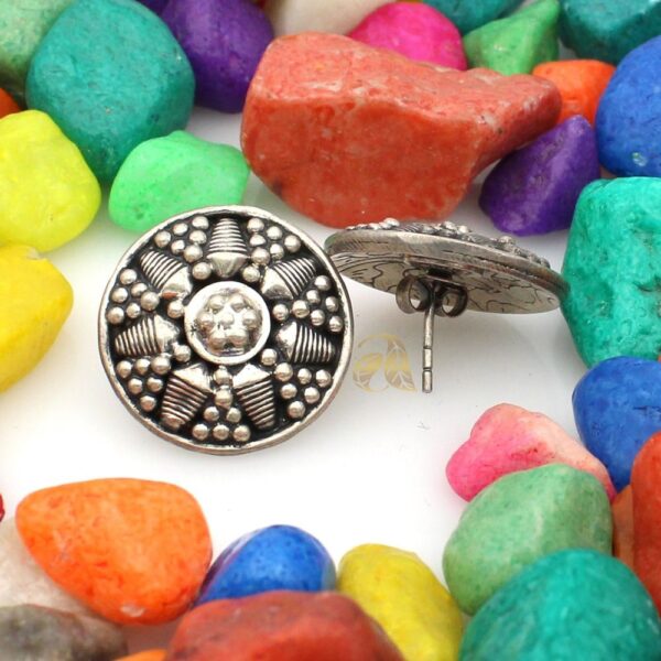 silver stud 19(1)